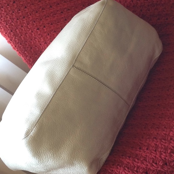 Clarissa C. Cream Leather Market Tote from Italy - Picture 3 of 7